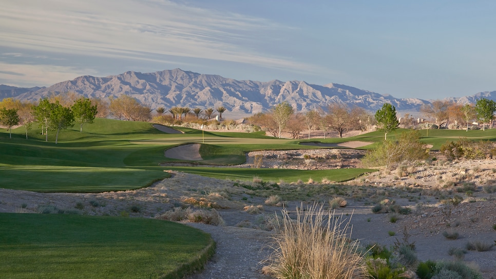 /content/dam/images/golfdigest/fullset/course-photos-for-places-to-play/TPC Las Vegas Hole 16.jpg